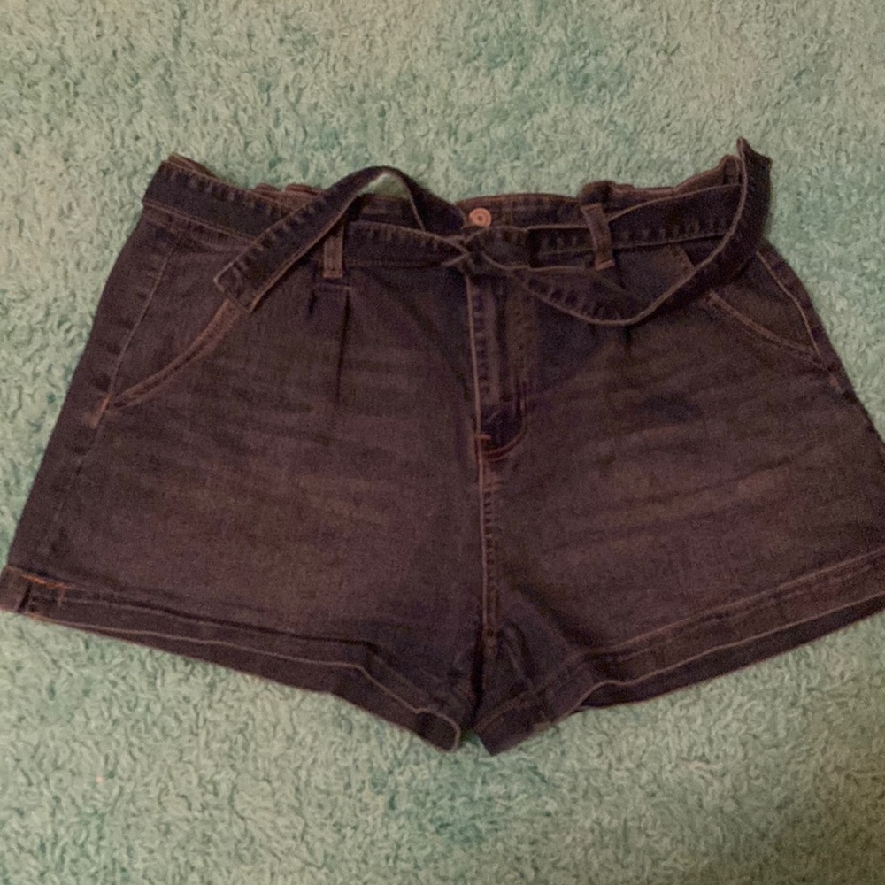 Women's shorts. Size XL 15-17